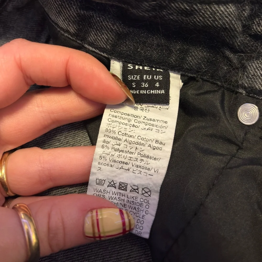 Distressed Stonewash Black Baggy Jeans - Picture 4 of 4
